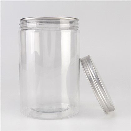 Cutie de plastic cu capace metalice